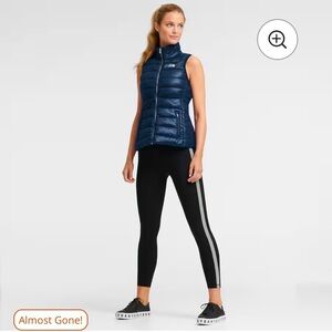 NWT DKNY Sport Seattle Seahawks licensed puffer vest navy w/zip pockets size L